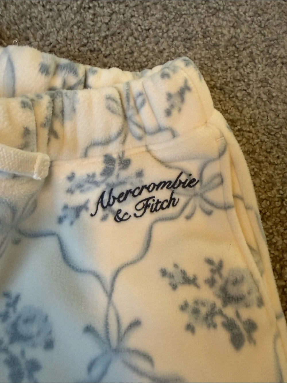 abercrombie kids Cream and Light Blue Floral Pajama Bottoms 7/8